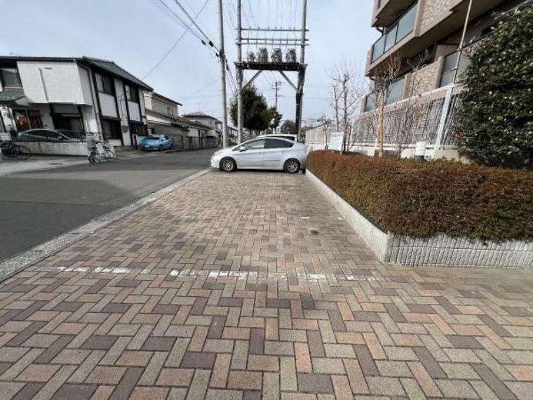 外観写真 前面道路です。