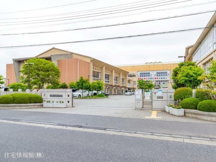 小学校 三郷市立新和小学校 1520m