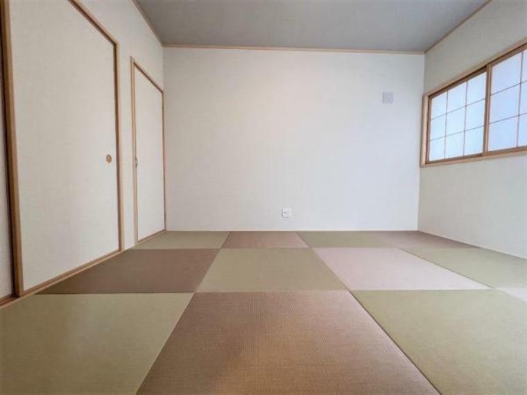 和室 琉球風の畳を使用しております。