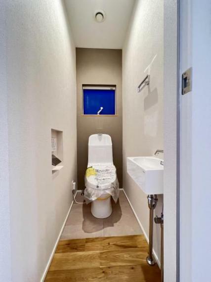 トイレ トイレは1階と2階にございます。