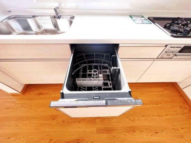 キッチン 食器洗浄乾燥機を完備しておりますので家事の時短も実現できそうですね。