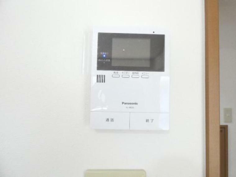 TVモニター付きインターフォン TVモニター付きインターフォンのおかげで、来客を室内から確認できます。
