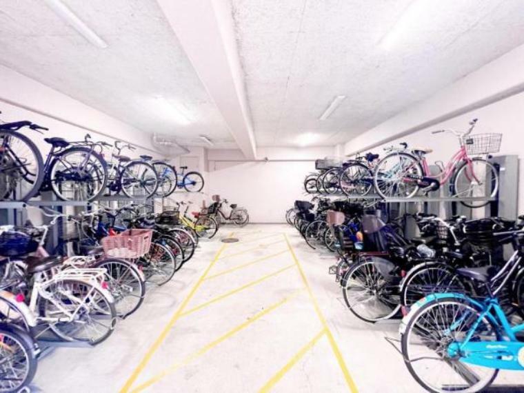 駐輪場はきちんと整理され、自転車の出し入れもスムーズに行えますね。
