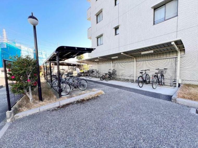 駐輪場 自転車置き場です。屋根付きがうれしいですね。