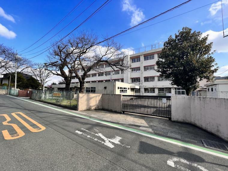 小学校 川口市立戸塚小学校　徒歩9分（約650m）