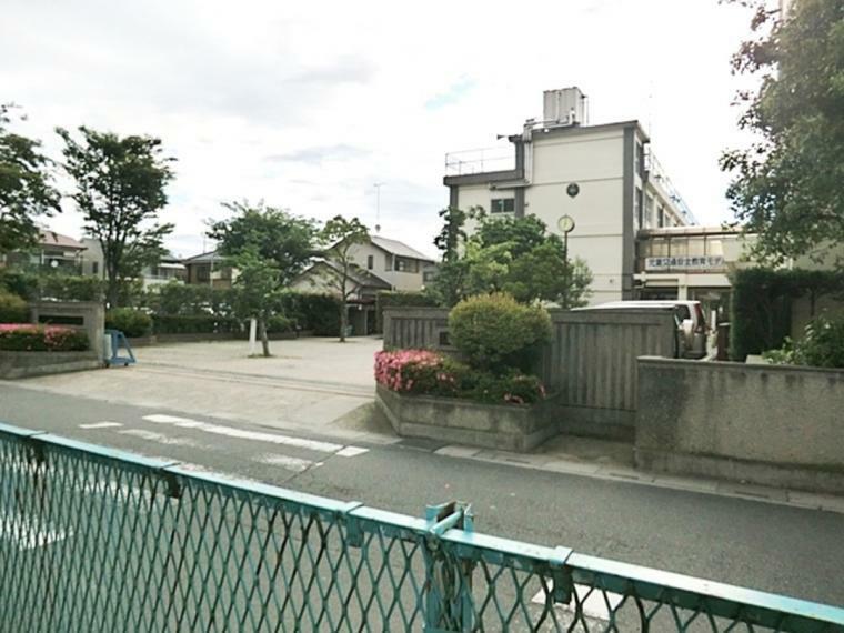 小学校 越谷市立蒲生小学校　徒歩6分（約450m）