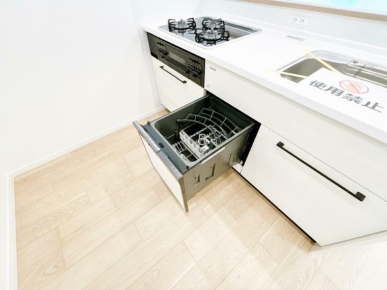 家事の時短に役立つ食洗機。省スペースのビルトインタイプを採用致しました。