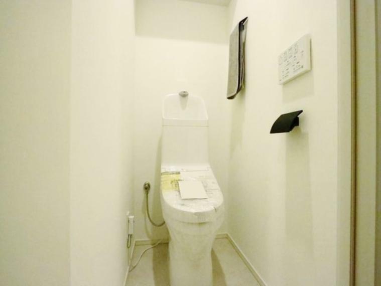 トイレ 美しいフォルムと機能性を備えたプライベート空間。優しい色合いで上質感が演出されています。