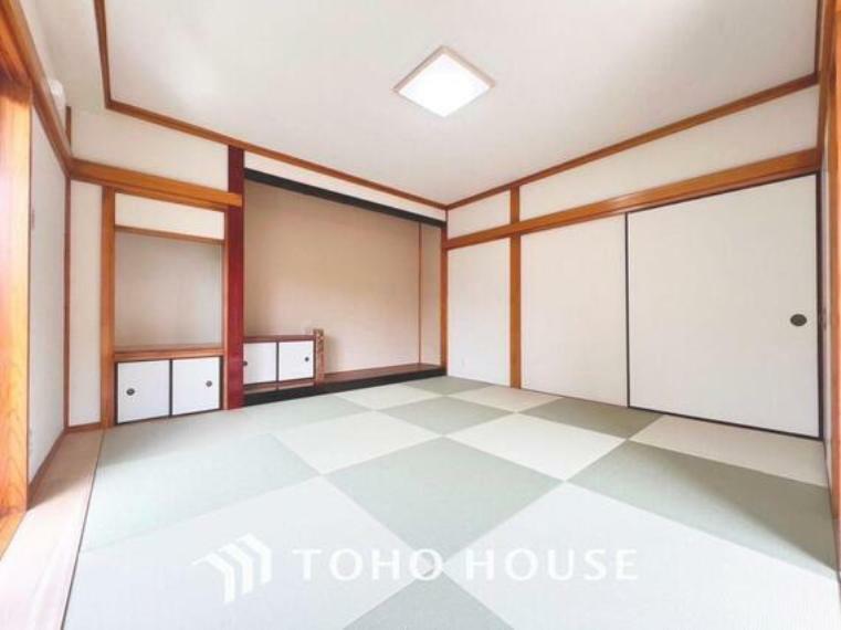 和室 「10帖の和空間」寛ぎの和空間や客間としての使い方は勿論、赤ちゃんや小さなお子様を遊ばせるスペースとしても重宝する和室は、多種多様な使い方が出来るので未だ廃れることのない日本の文化と言えますね。