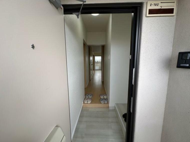 玄関 各居室へ繋がる廊下部分。