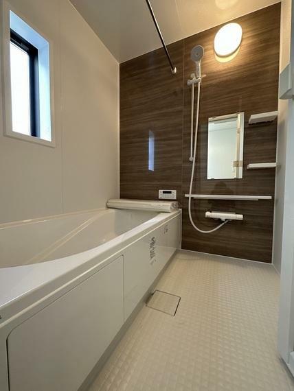 室内干しに最適な浴室乾燥機 熱々の湯船に入って冷水シャワーや冷房機能を使いチルタイムも味わえます
