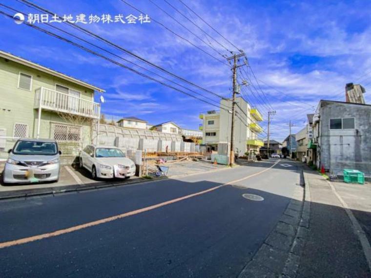 現況外観写真 毎日のお散歩も楽しく緑に恵まれた静かな住環境となります!!伸び伸びスローライフ叶えてくれる物件！自然豊富な季節の移ろいを身近に感じられる環境は空間に彩りを添えておしゃれな住空間を作り上げます!!