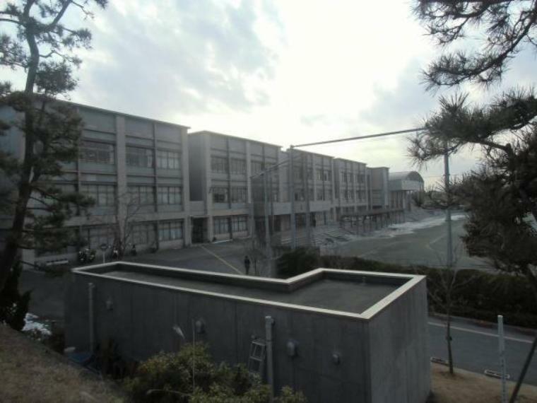 中学校 藤沢市立片瀬中学校750m