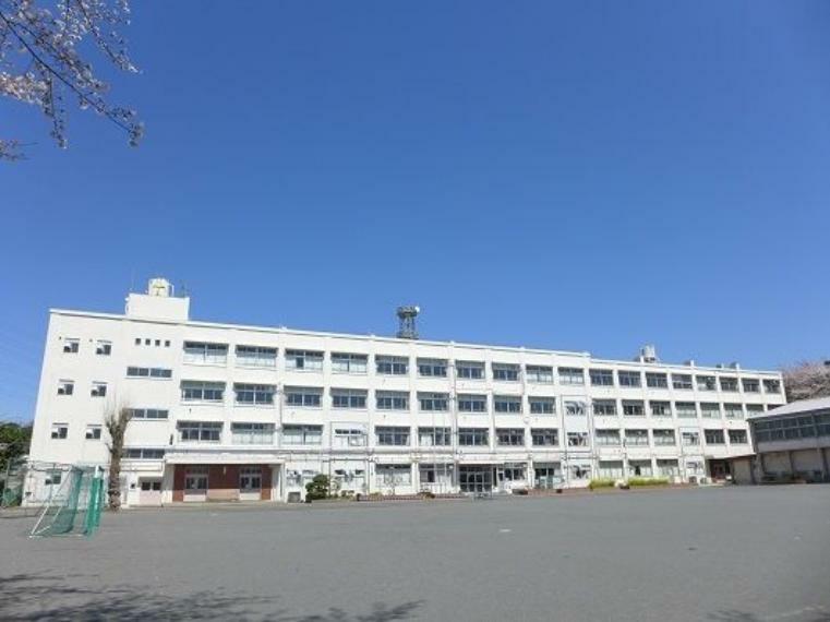 小学校 横浜市立上川井小学校 徒歩13分。