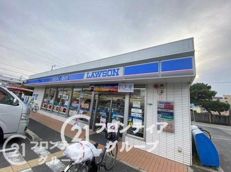 コンビニ ローソン西宮南甲子園店 徒歩3分。