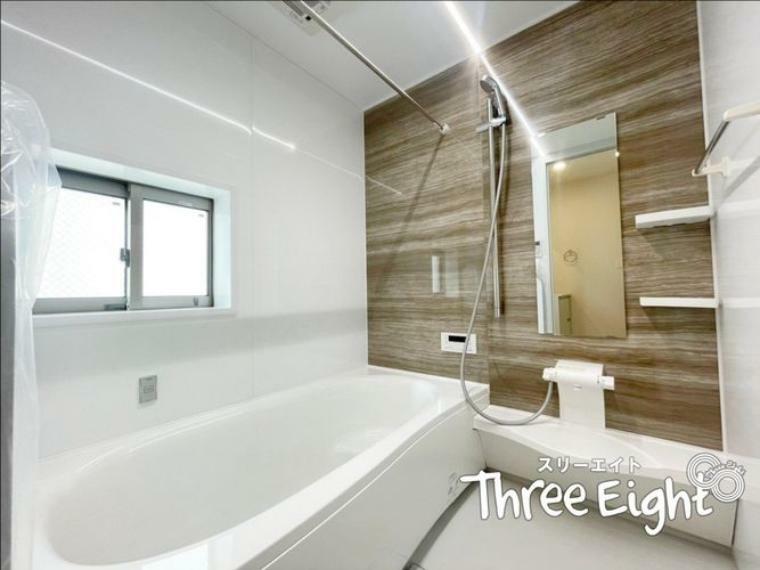 浴室 ＜2号棟＞こちらは一日の疲れを癒し、快適に過ごして頂くための、ゆったりサイズのバスルーム。浴室暖房乾燥機付きで、雨の日のお洗濯も安心です
