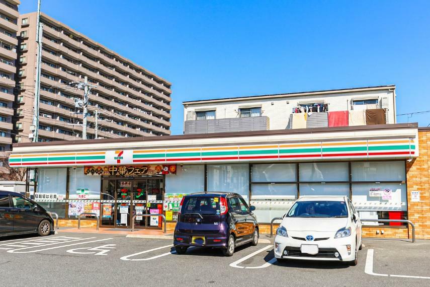 コンビニ セブンイレブン戸田喜沢南2丁目店（セブンイレブンは近くて便利を掲げています。近くとは、心の近さ。便利とはモノが期待以上の品質でお客さまに届くこと。セブン銀行など新しいサービスを積極的に導入しています。）