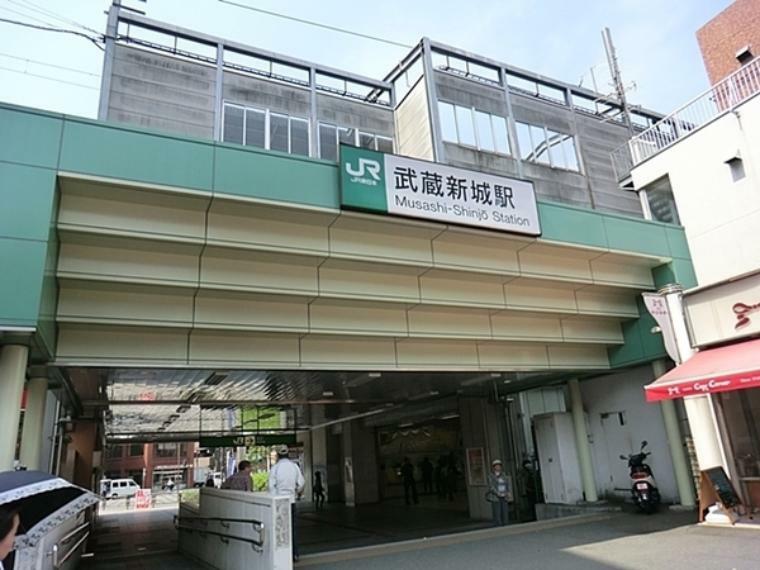 JR南武線　武蔵新城駅 駅前にはアーケード商店街が賑わい、スーパー等商業施設も点在しています