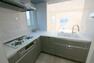 キッチン ■家事効率の良いL型システムキッチン（ビルトイン食洗器・浄水器付き）