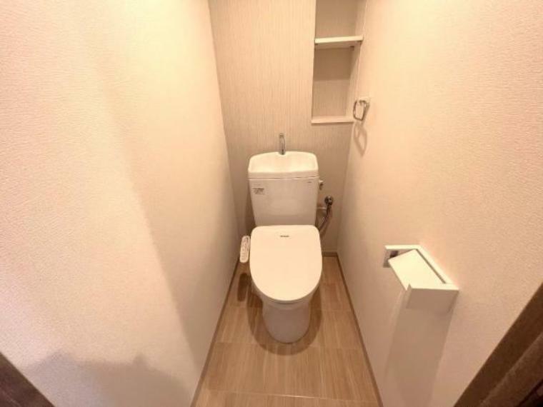 トイレ 新規内装リフォームで快適なシャワートイレに交換済です。
