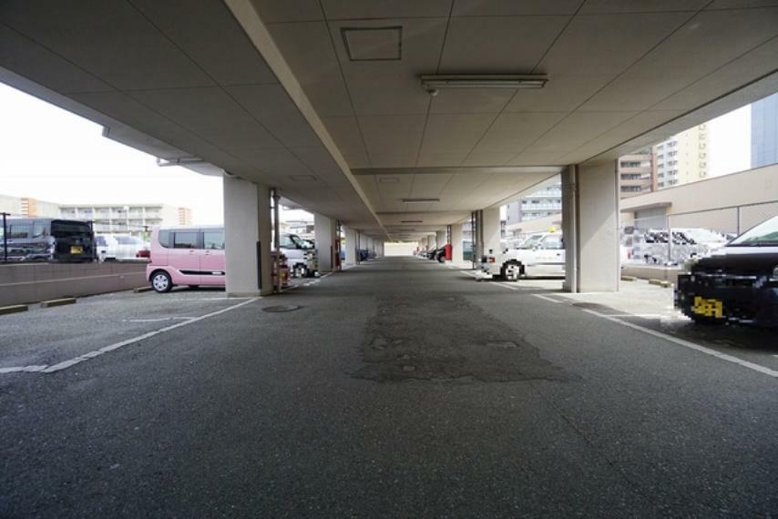 駐車場 敷地内駐車場。（空き状況要確認） 国道3号線まで車約2分（350m）、車通勤やおでかけがしやすく便利＾＾