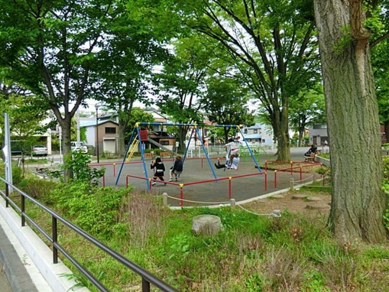 公園 西神奈川公園（六角橋商店街が近く、お買い物ついでにお子様の公園遊びという動線にも便利です。）
