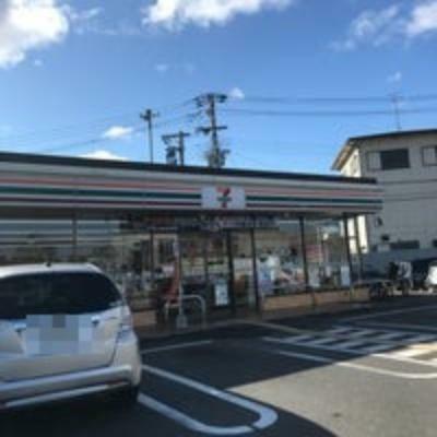 コンビニ 【コンビニエンスストア】セブンイレブン 守口八雲東町2丁目店まで423m