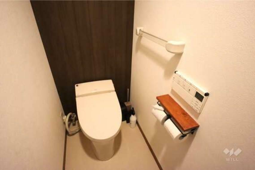 トイレ トイレ便座上部には収納もございます。［2024年5月6日撮影］