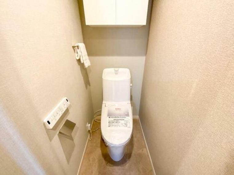 トイレ 無駄のないレイアウトと清潔感、快適な使い勝手が光るトイレ空間です。
