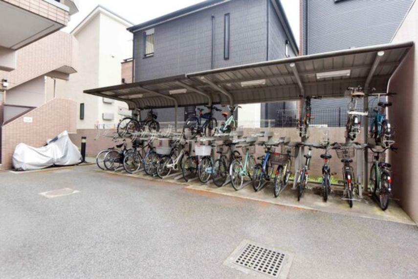 大切な自転車を雨から守れる、屋根のある駐輪場をご利用いただけます。