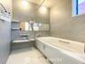浴室 上質が感じられる設備とカラーリングで、清潔な空間美を実現。