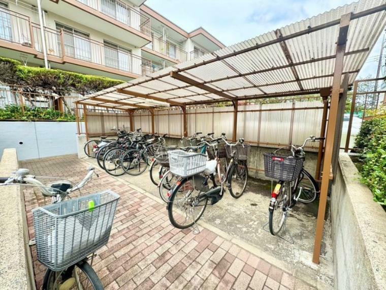 雨や日差しから大切な自転車を守る、便利で安心な屋根付き自転車置き場。快適なサイクリングライフをサポートします。