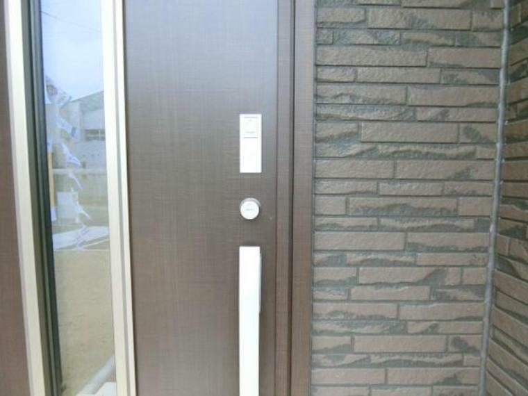 玄関 カードキー対応の玄関ドアです。