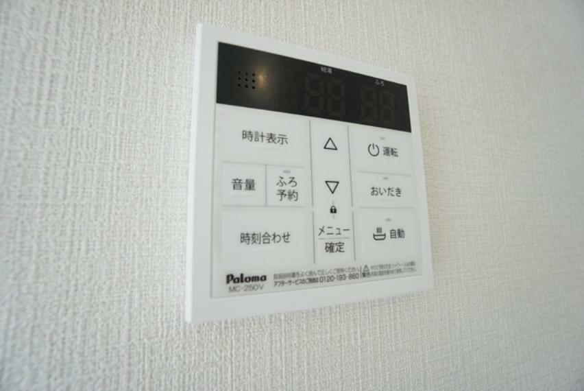 発電・温水設備 キッチン横からお湯張り、追い炊き、足し湯がボタン一つで楽々操作できる給湯機リモコンです＾＾