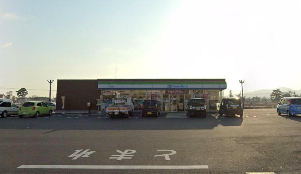 【コンビニエンスストア】ファミリーマート　笠間旭町店まで990m（約990m）