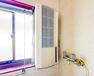 冷暖房・空調設備 洗面所に窓用エアコンを完備。現地（2024年4月14日）撮影