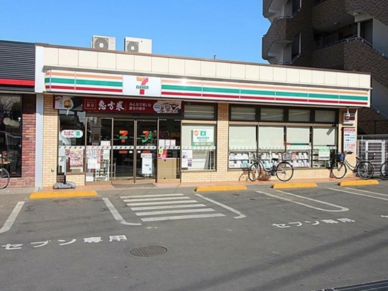 コンビニ セブンイレブン練馬南大泉富士街道店 24時間営業なので急なお買い物にも便利です。 公共料金の支払いや宅配便の荷受け、荷物の受け取りにも利用できます。