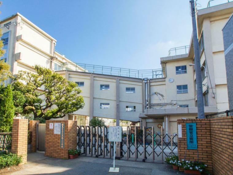 練馬区立大泉第二小学校 昭和18年独立開校。児童数765人（令和4年時点）<BR/>「大二小（おおにしょう）」という名前で親しまれています。