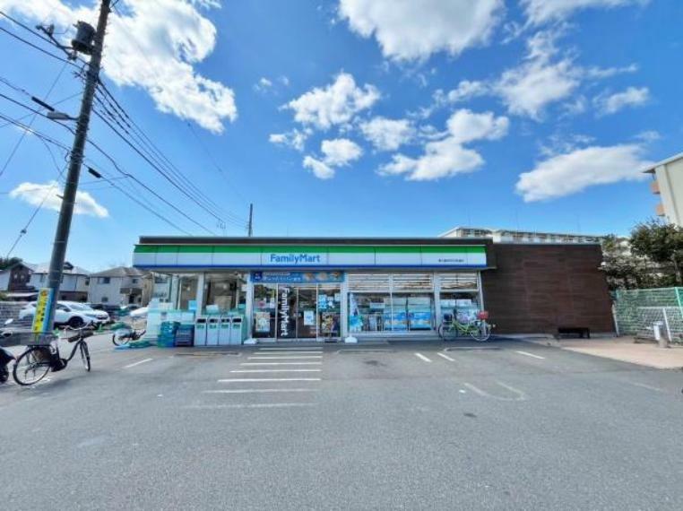 コンビニ ファミリーマート東久留米所沢街道店 営業時間:24時間　駐車場:有　　■駐車場が広く、車でのアクセス良好　イートインも有！