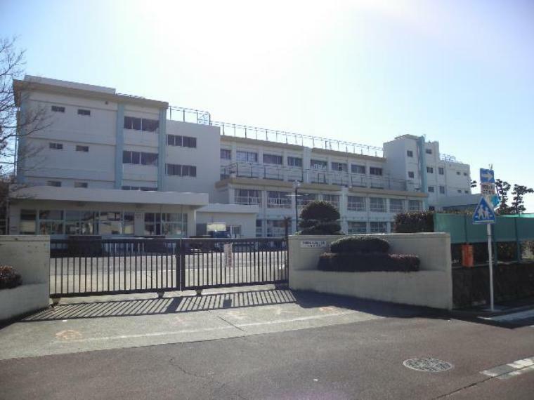 小学校 平塚市立松が丘小学校まで約330m（徒歩5分）