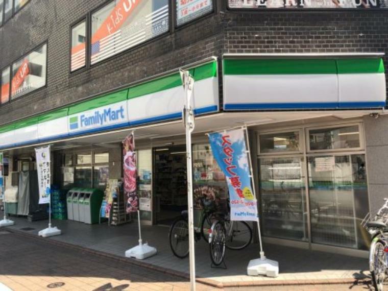 コンビニ 【コンビニエンスストア】ファミリーマート 大田区役所前店まで36m