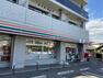 コンビニ セブンイレブン横浜矢部店（24時間営業。お弁当やお惣菜、パンなどをはじめ、生活用品、お酒、たばこなども取り揃えています。）