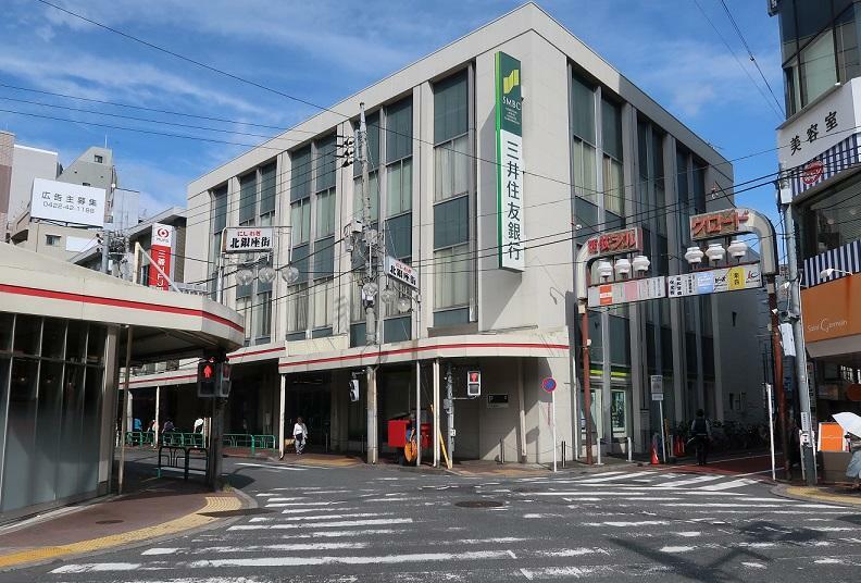 アーケードのある「北銀座街」を含め西荻窪駅前は商店街で賑わいます！