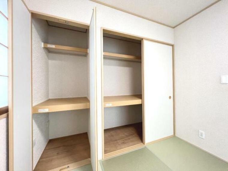 中の物を確認しやすく、取り出しやすい収納スペース。お部屋を広々とお使いいただけます。