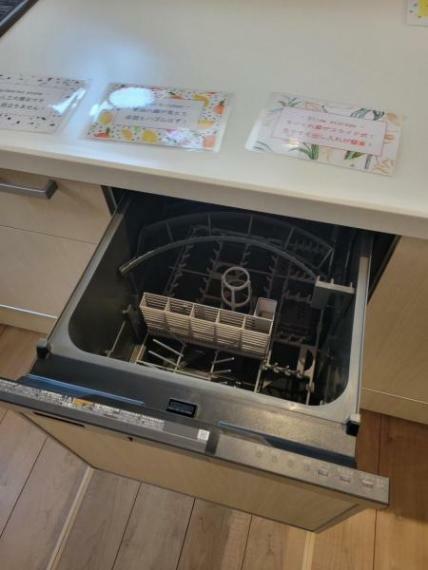 キッチン 家事の手間を大幅に削減してくれる、食器洗い乾燥機を標準設置。