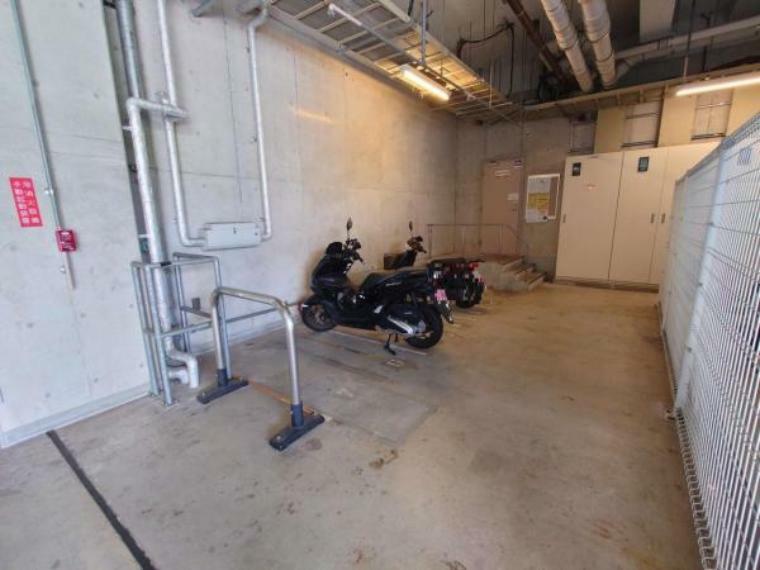 バイク置き場も確保されています。