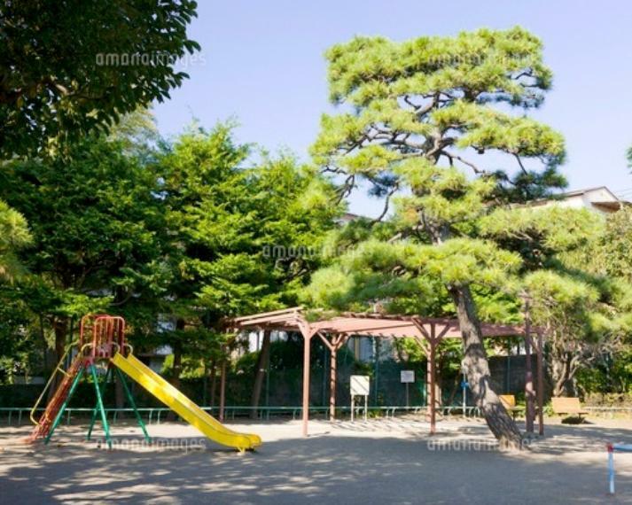 公園 【公園】世田谷区立用賀二丁目公園まで356m