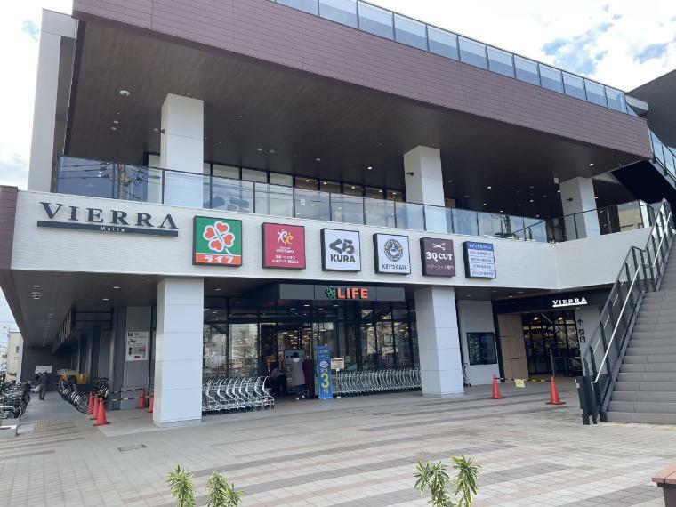 ショッピングセンター ビエラ蒔田（1階にはスーパー、2階にはダイソー、コーヒーショップなど、3階にはスポーツジムなどが入っています。）