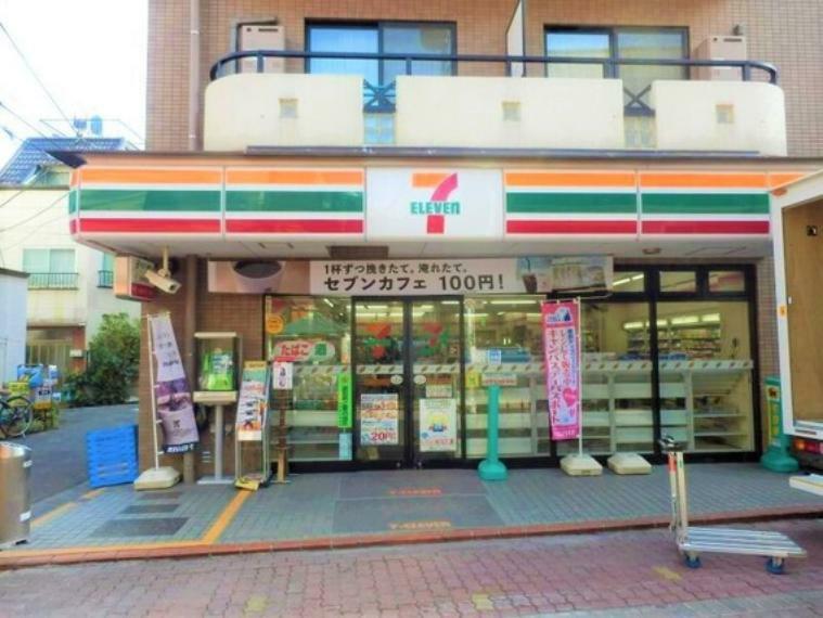 コンビニ 近くにコンビニがあり、ちょっとしたお買い物がしたい時に便利です。