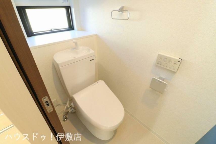 【1Fトイレ】ウォシュレット機能付きトイレです